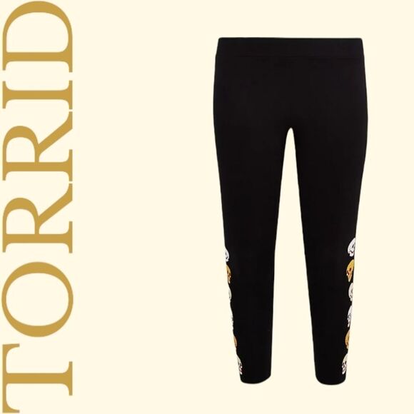 NEW TORRID BLACK SIDE BOLT SKULL LEGGINGS - Picture 1 of 10